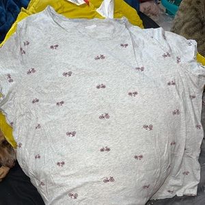 Old navy plus size t-shirt